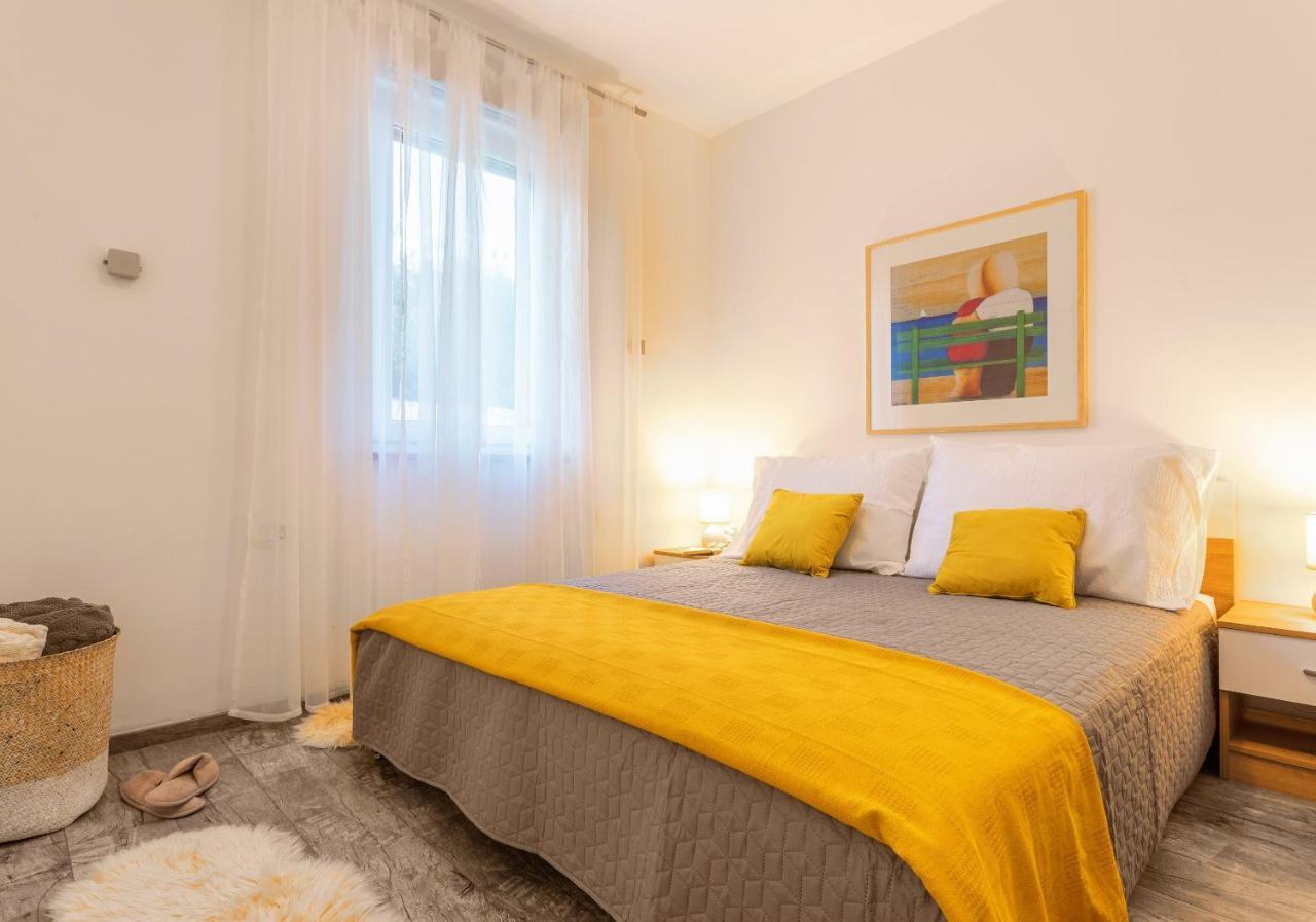 Apartman Olive Supetar Buitenkant foto